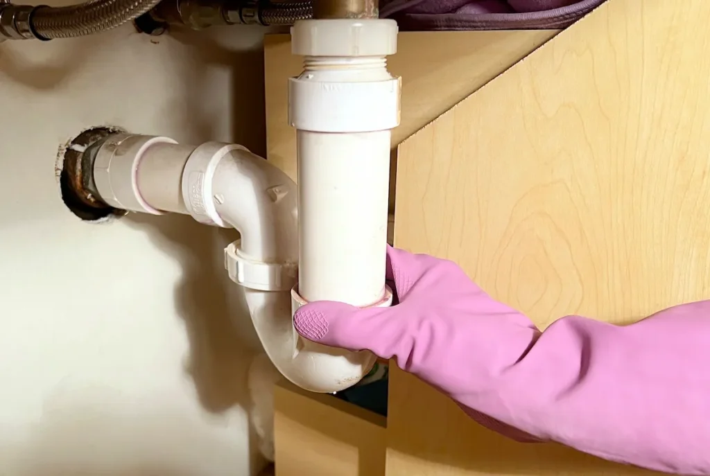 unclog drain-pipes-under-sink