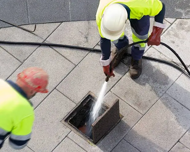 drainresq-technicus-hogedrukreiniging-riool